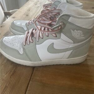 Air Jordan 1 Retro OG High Seafoam Women's Sneakers Sz. 9.5
